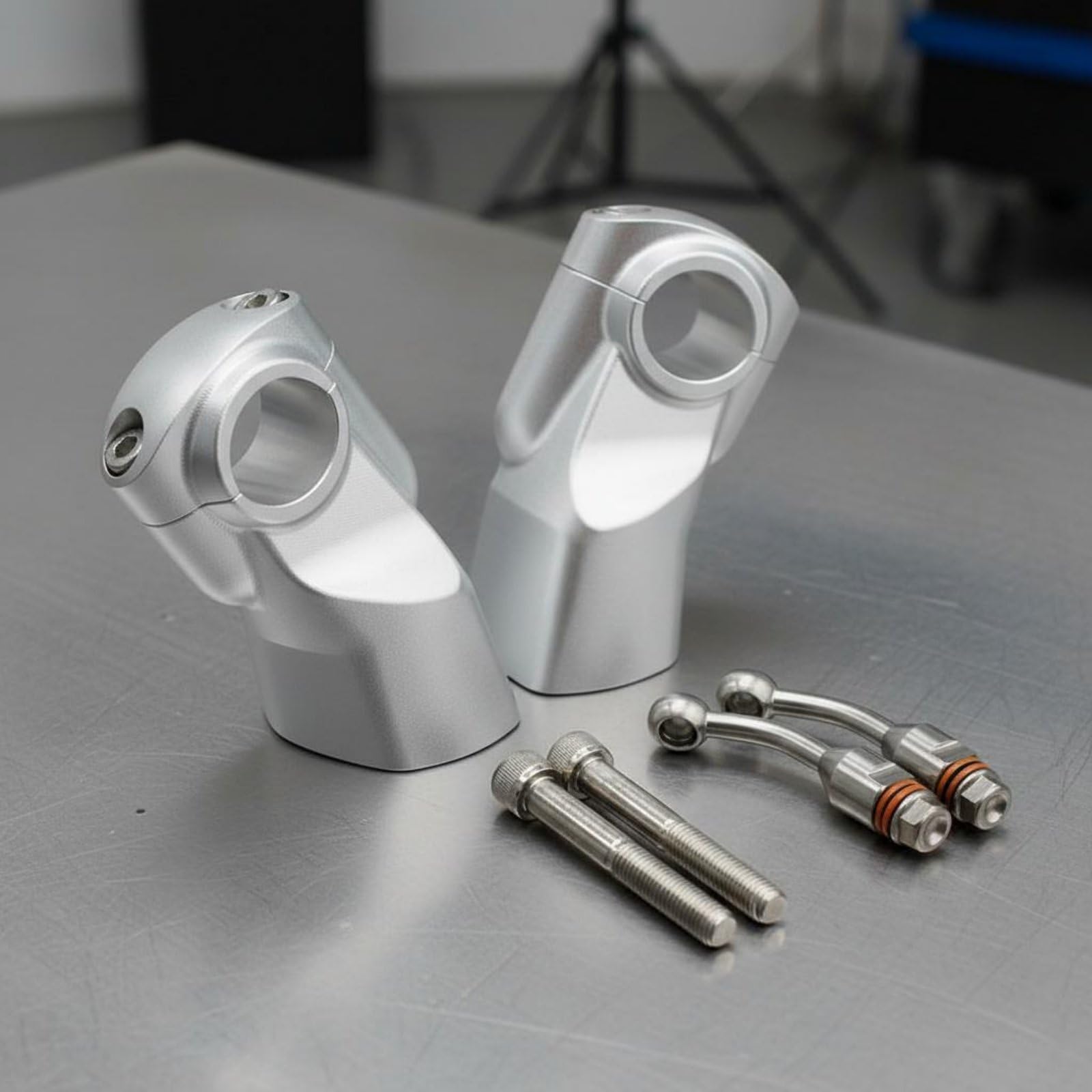 Riser de Manillar para Motocicleta Elevador Abrazadera Soporte Sustitución con Ajuste Limpio y Personalizado en Aleación de Aluminio Aumenta 22 Cm, Silver