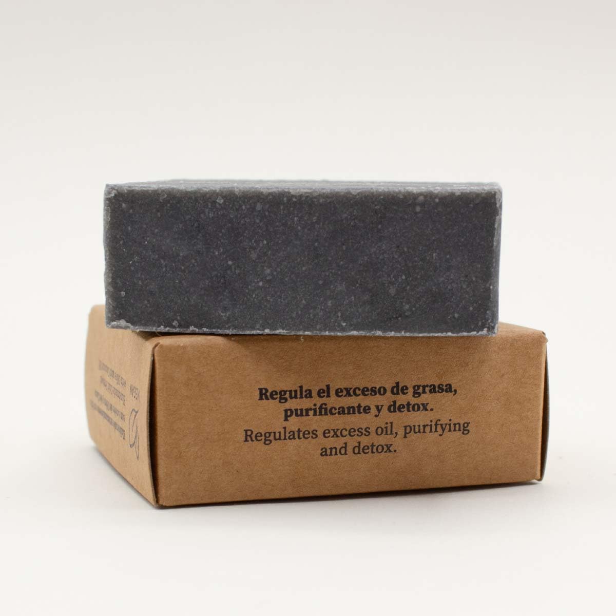 Labnatur Jabón Natural Carbón Activado Artesanal - Limpia y Purifica - Con Aceites de Oliva y Coco - Para Piel Grasa y con Acné - Vegano y Sin Aceite de Palma - Fabricado en España - 100 g — view 3