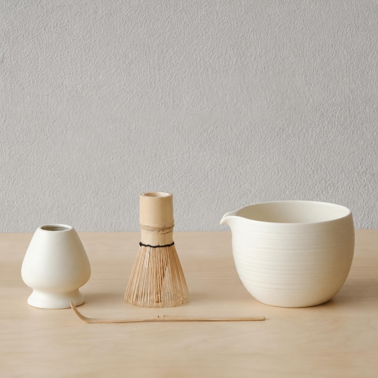 WENSHUO Matcha Whisk Set, Ceramic Matcha Bowl with Spout, Crème,5-Pc