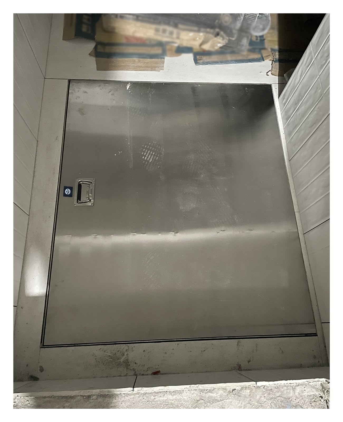 JYHHCYS Recessed Sewer Manhole Cover, Heavy-Duty Stainless Steel Floor Covers with Lock, Egress Basement/Window Well Covers Outside, Concealed Crawl Space Inspection Port(28x36in)