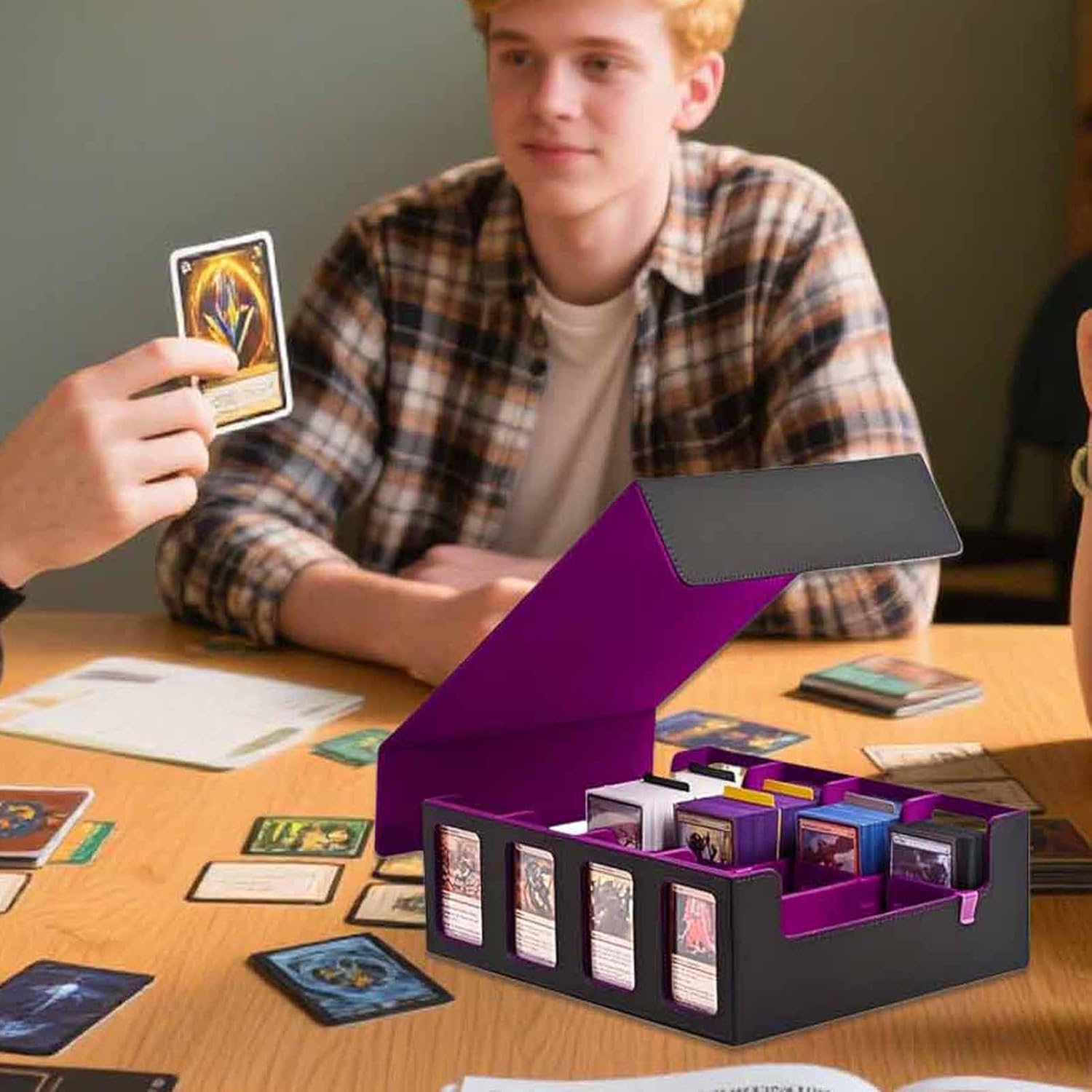 デッキケース | 収集用トランプボックス | スリーブサポーター付き4列仕切り取り外し可能蓋コンテナ リビングルーム ホーム 家族団