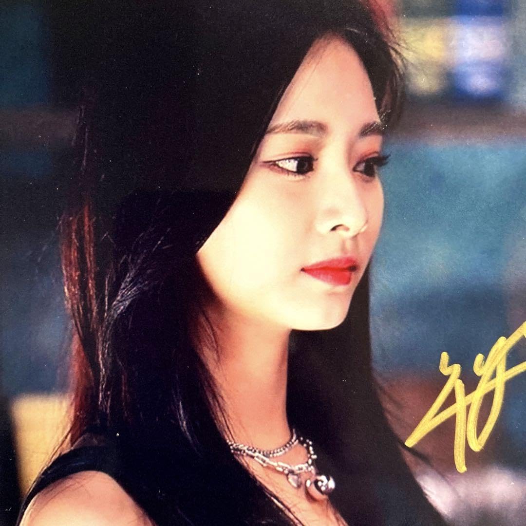 Amazon.co.jp: セール中…ツウィ直筆サイン入り2Lサイズ写真…Tzuyu