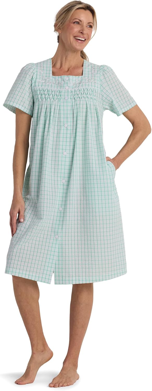 Miss Elaine Women's Short Seersucker Robe, Snap Front and Short Sleeves, Two Front Pockets, Sleepwear and Loungewear
