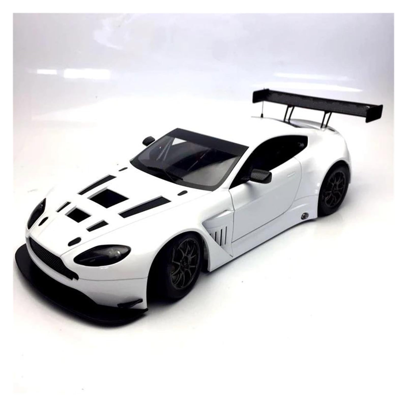 BANKOTO Diecast Car 1:18 For Aston Martin GT3 Diecast Car Model Alloy Hobbies Collections Collectible(White)