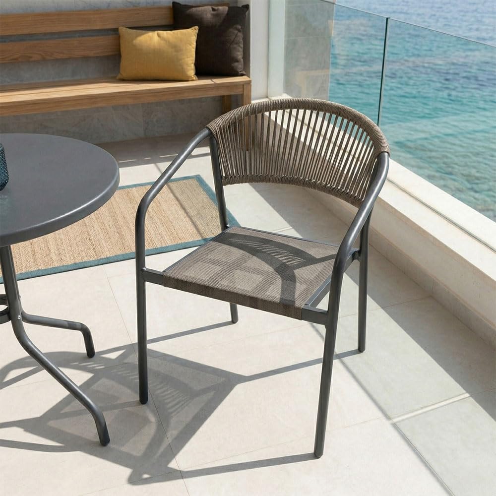 UBERTI. Set bistrò da balcone tavolino rotondo in metallo e 2 sedie in metallo con braccioli impilabili con schienale in corda, set salvaspazio per veranda e giardino - Max & Gaia (Grigio Scuro)