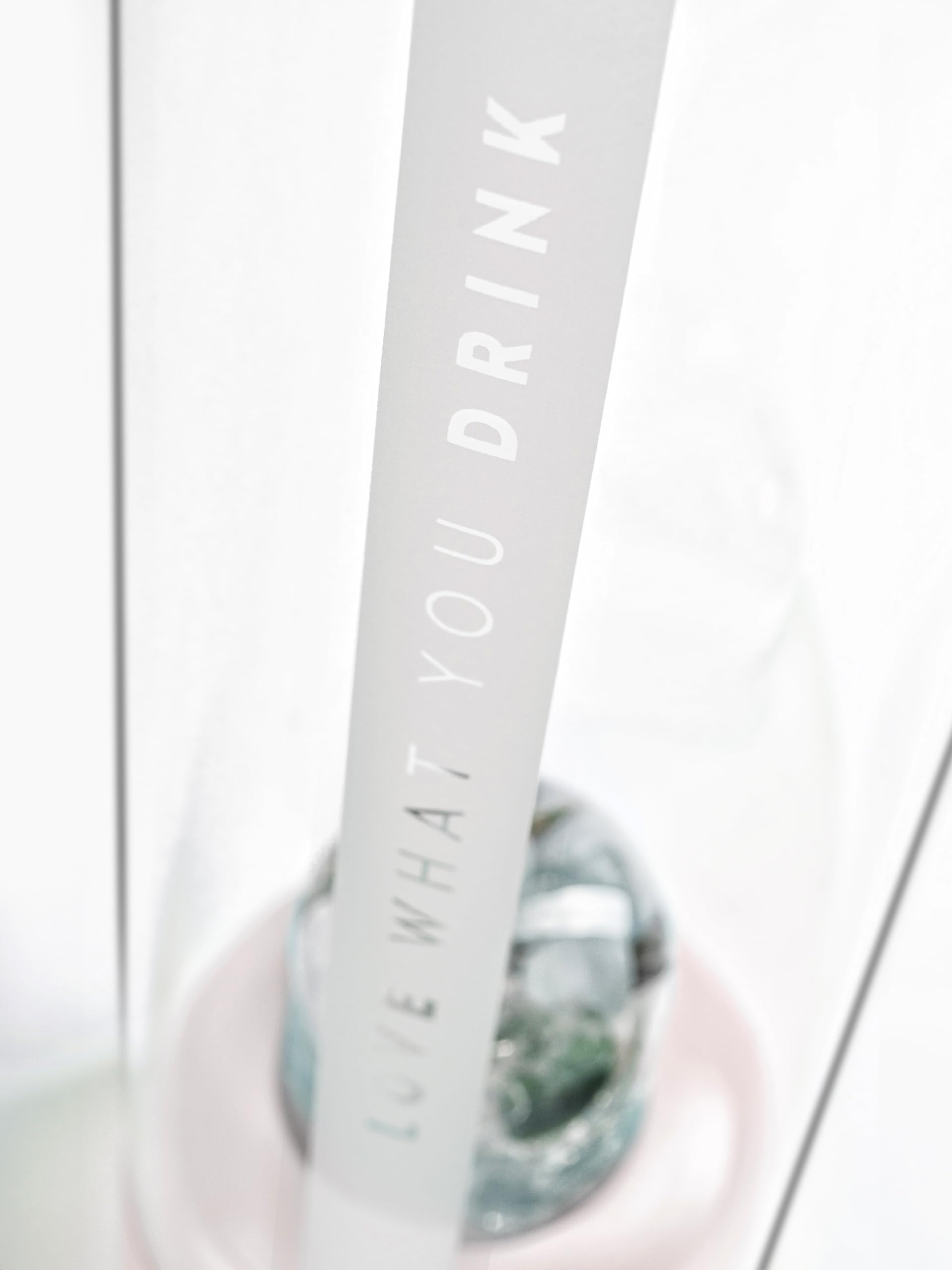 VitaJuwel Sana VITALITY cloud white Carafe en verre avec pierres précieuses (émeraude et cristal de roche) pour régénération, rajeunissement et renouvellement