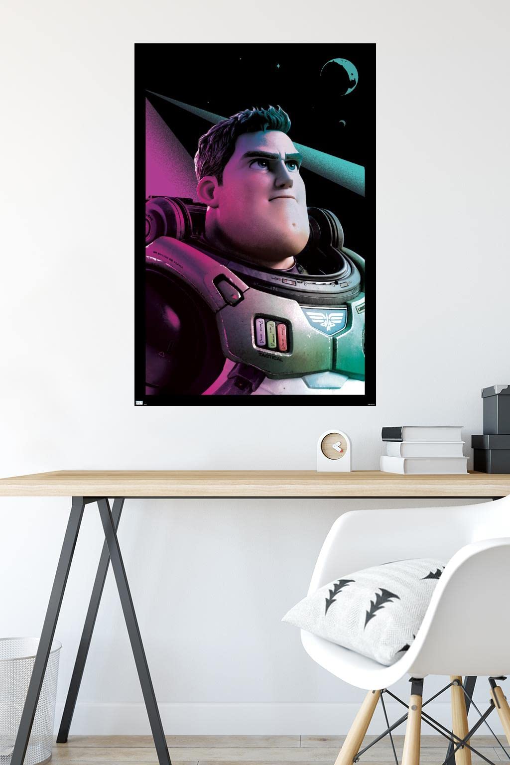 Amazon.com: Disney Pixar Lightyear - Buzz Wall Poster, 34L