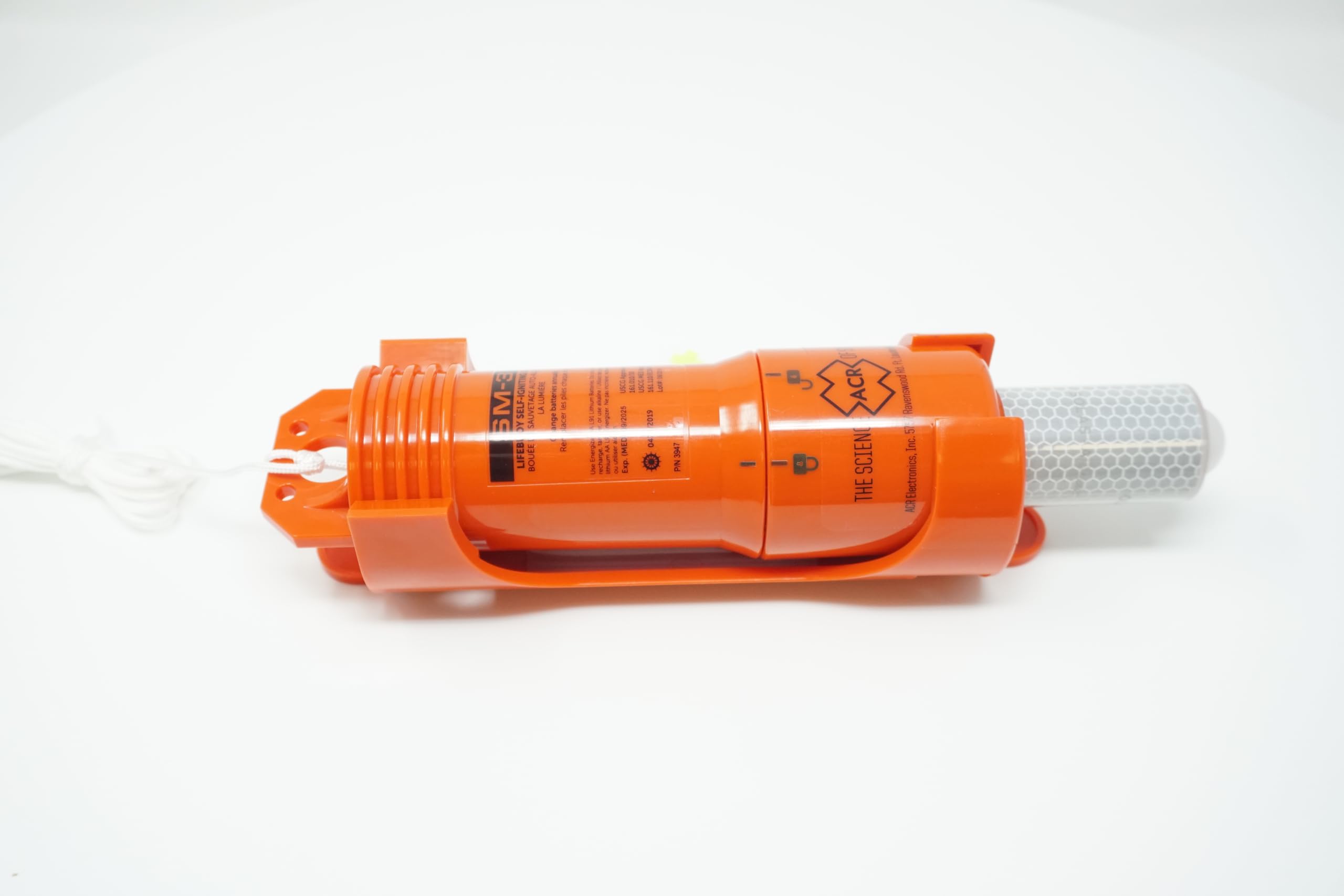 ACR SM3 Luz Marcadora Autoencendida para Aro Salvavidas, Aprobada por USCG, SOLAS y MED, Reemplazo Directo de SM2, Garantiza Visibilidad Confiable en Emergencias [Clase Energética B]