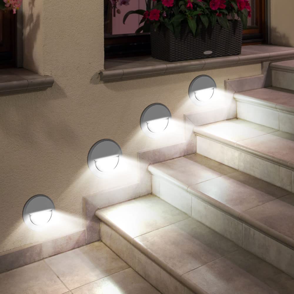 V-TAC Faretto LED da Esterno con Pannello Solare 4.5W - 1500 Lumen - Dotato di Sensore di Movimento e Telecomando - IP65 - Batteria 3600 mAh - Faro Piccolo per Casa, Giardino, Garage - 4000K + 6000K