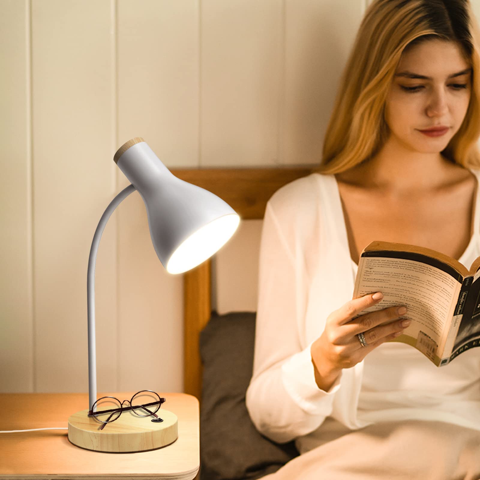 LALISU Tischlampe Basic LED Leselampe im Klassichen Holz-Design, Schreibtischlampe Augenschutz Tageslichtlampe, Verstellbarem Arm (Weiß)