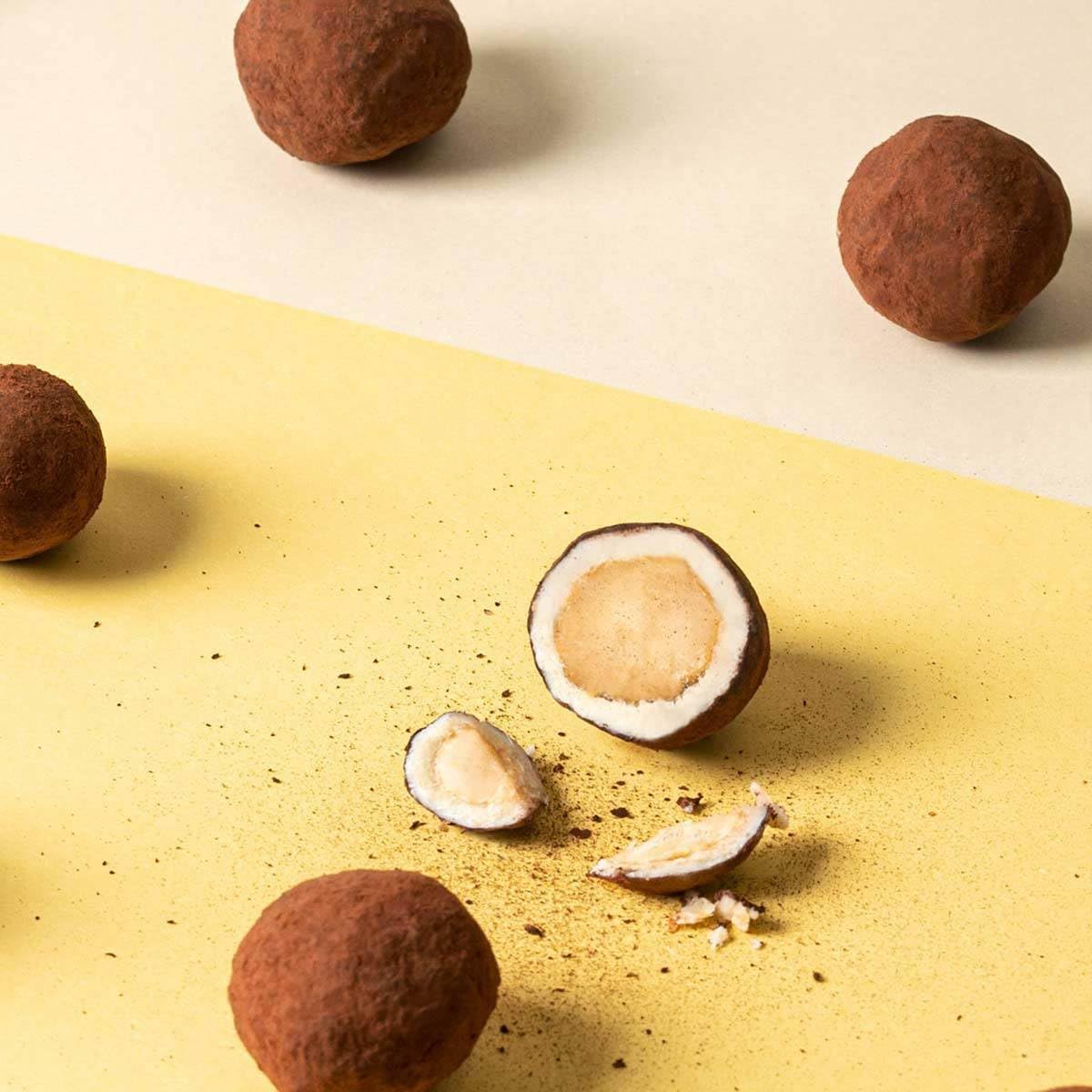 Macadamias al Cacao Artesanal – Caja 500g – Bombonería Pons – Chocolate Artesanal – Regalo Gourmet – Hecho en Barcelona