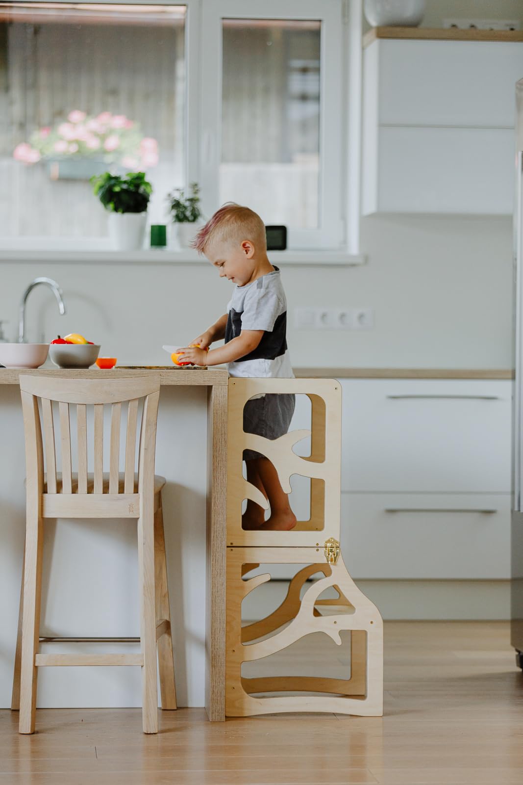 Weco Montessori leertoren voor kinderen, 2-in-1 boomdesign, opstapkruk, FSC- certificaat, bureau, Montessori-meubels, keukenhulp, inklapbaar, stijlvol, zwart