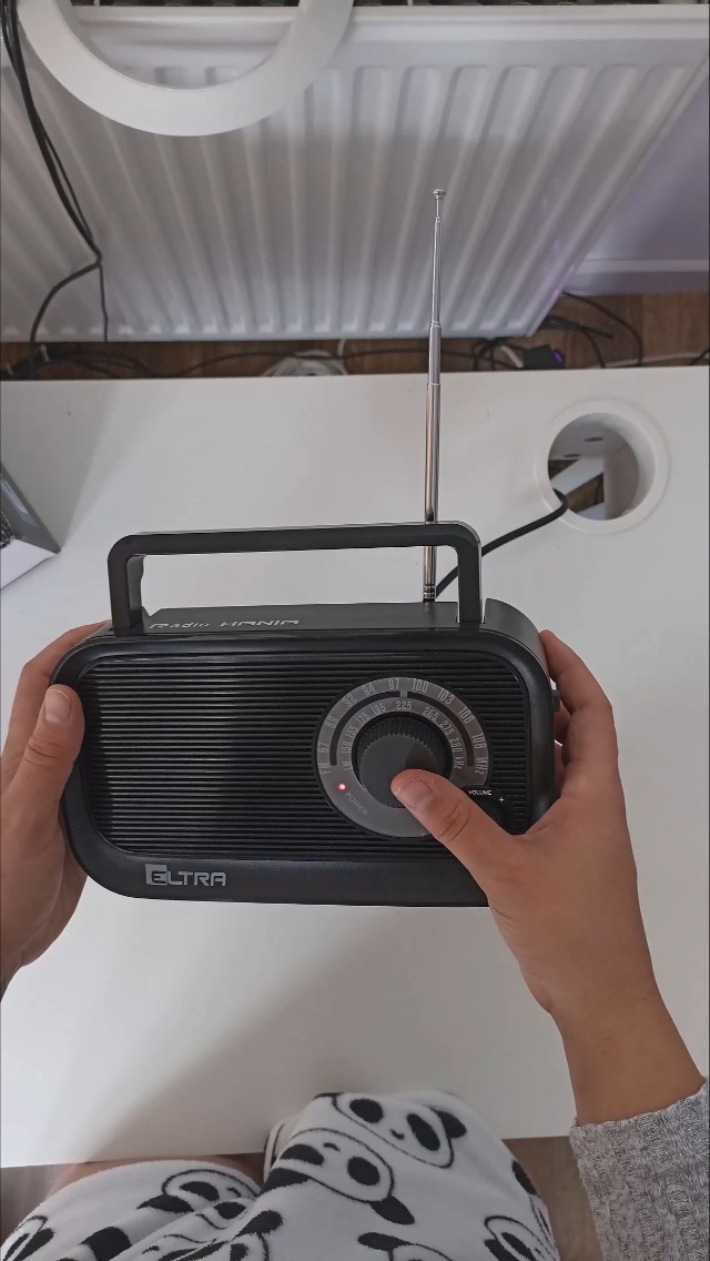 Watch AM FM Radio with Best Reception - Quick Demo and Review on Amazon ...