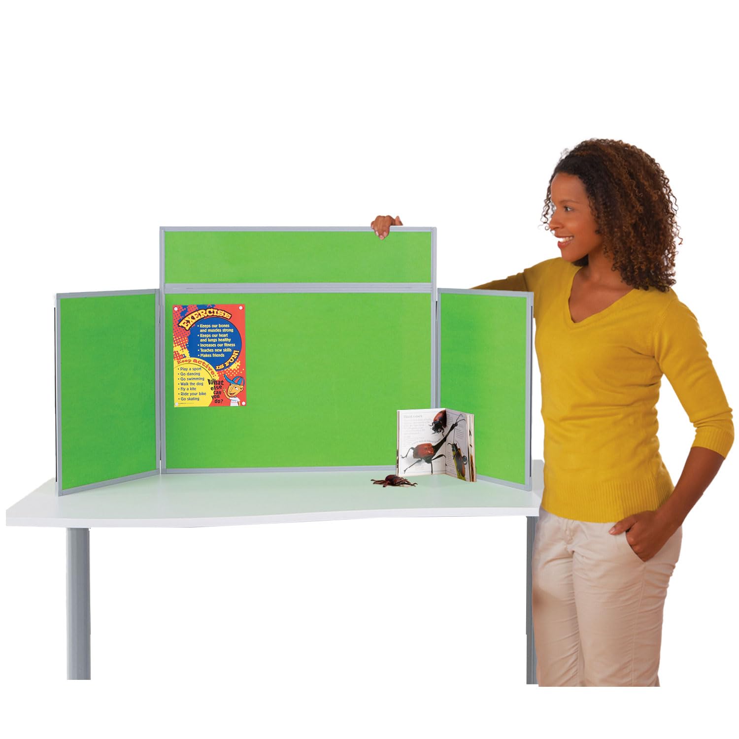 Wonderwall Tabletop Exhibition Folding 3 Panel Display Kit, Landscape, Lightweight, Grass Green Pinboard, PVC Frame, Clip-on Header & Storage Bag, for Office, School, Exhibition, Info Hubs