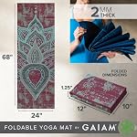 Gaiam Tapis de yoga - Fitness voyage pliant & Tapis d'exercice - Tapis de Yoga pliable pour tous les types de Yoga, Pilates & Entraînement au sol (68"L x 24"W x 2mm Épaisseur)