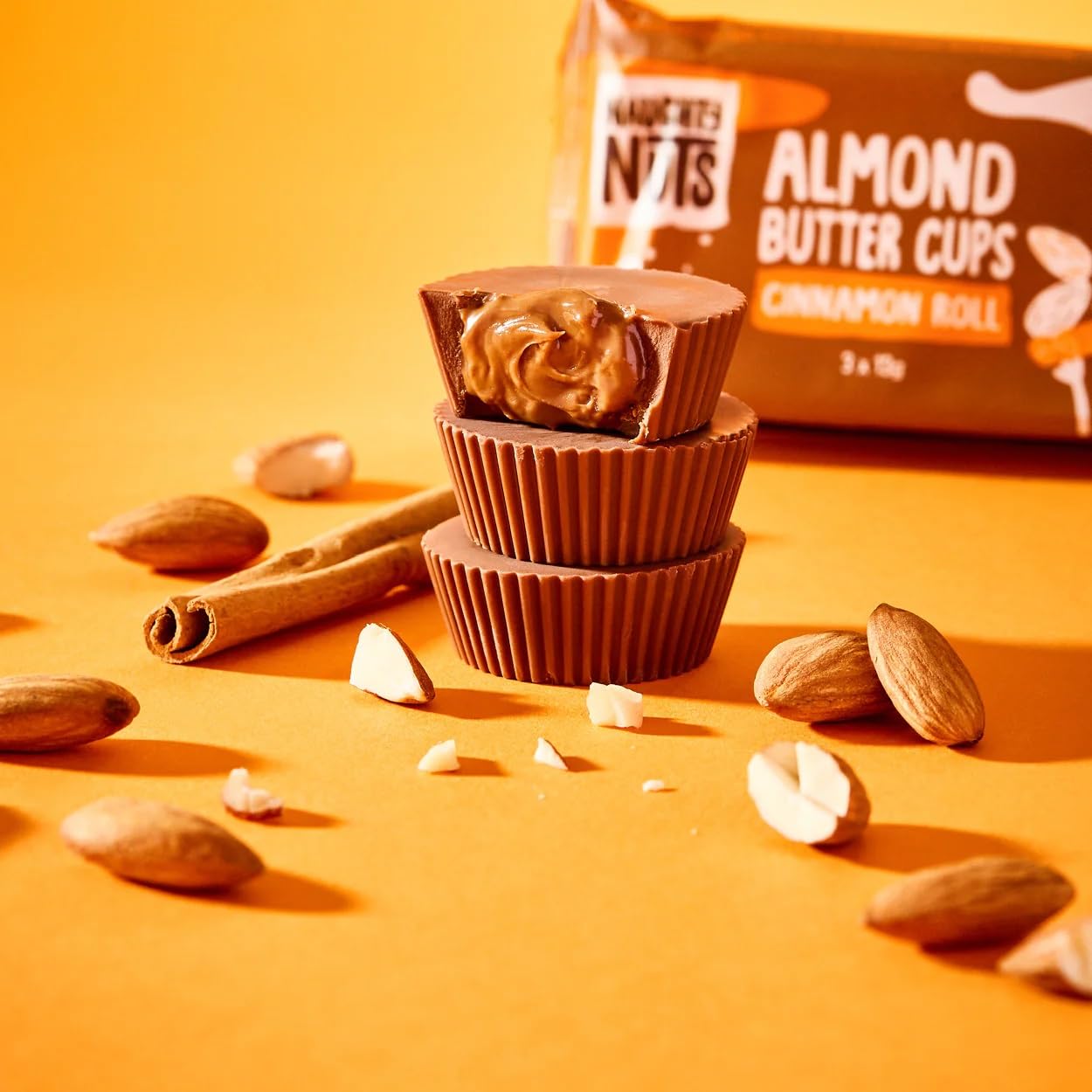 Naughty Nuts Bio Beurre d'Amande et Roulé à la Cannelle - Vegan, sans Huile de Palme et sans Sucre Raffiné - 12 x 39 g