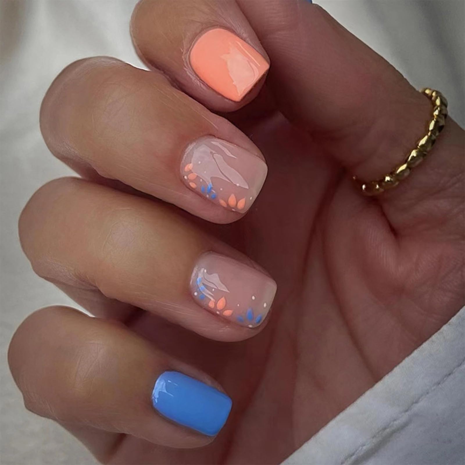 Calkrer - 24 uñas postizas cuadradas cortas para primavera y verano, con estampado floral, pegamento brillante en las uñas, acrílico azul y naranja.