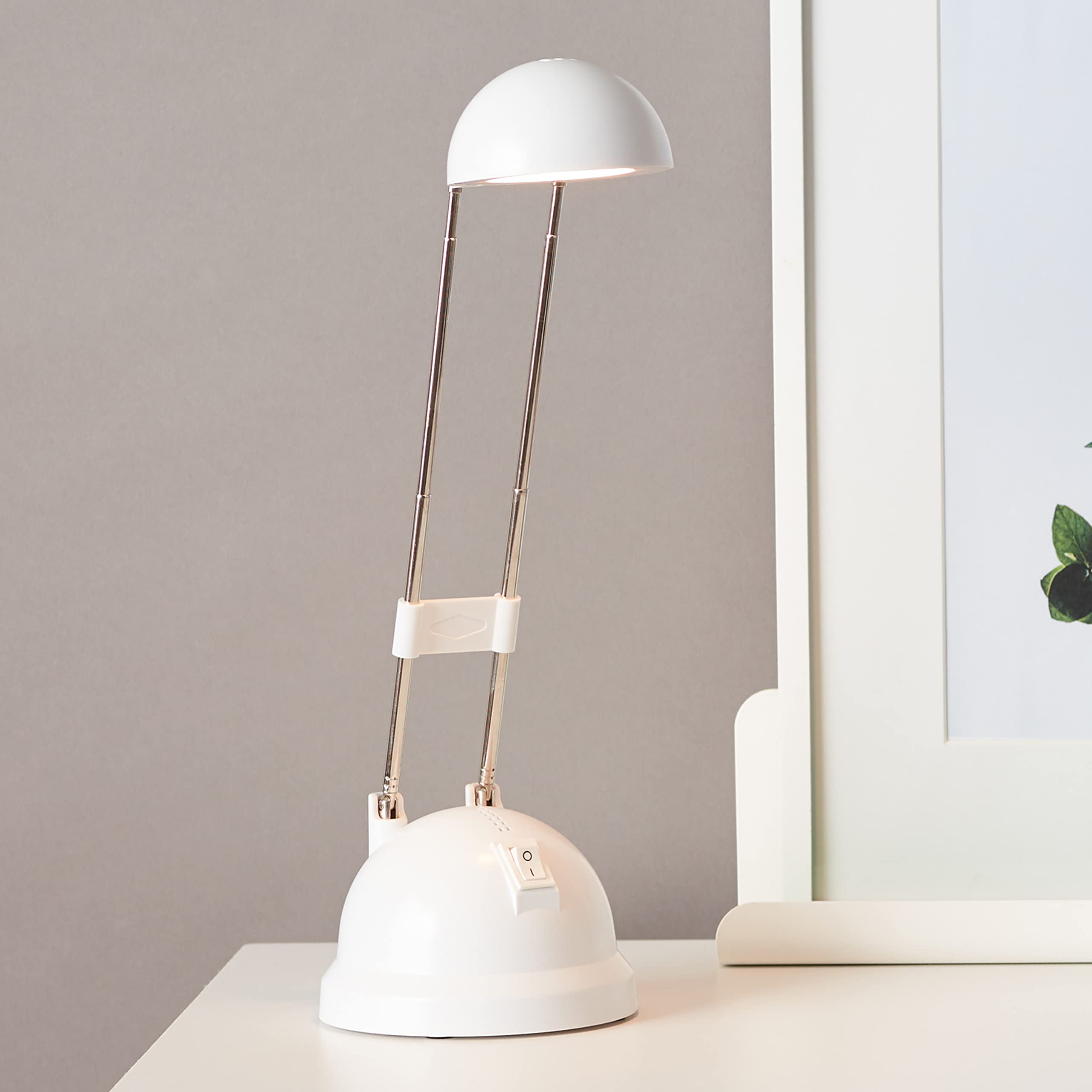 Brilliant Katrina Lampada da tavolo a LED regolabile in altezza e girevole per ufficio bianca 600 lumen, 7,26 W, LED integrato, 40 x 11,5 x 44 cm