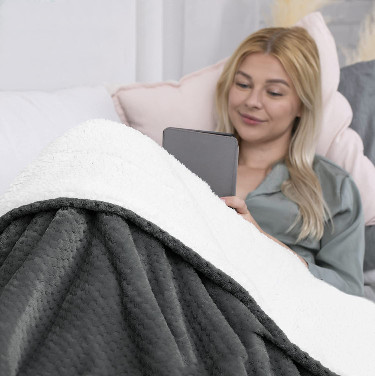 AmeliaHome Coperta 170 x 210 cm, delicata trapuntatura, effetto pelliccia di agnello, colore: antracite