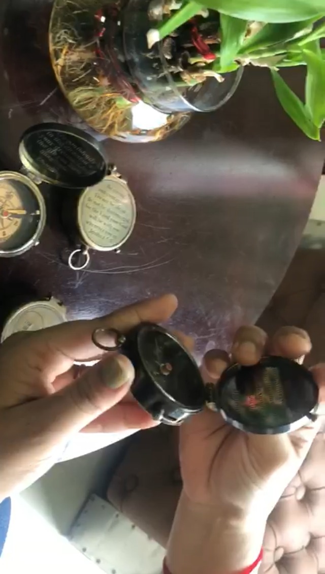 Brújula Marina de Latón Vintage - Regalo Náutico con Estuche de Cuero por Medieval Epic miniatura 3