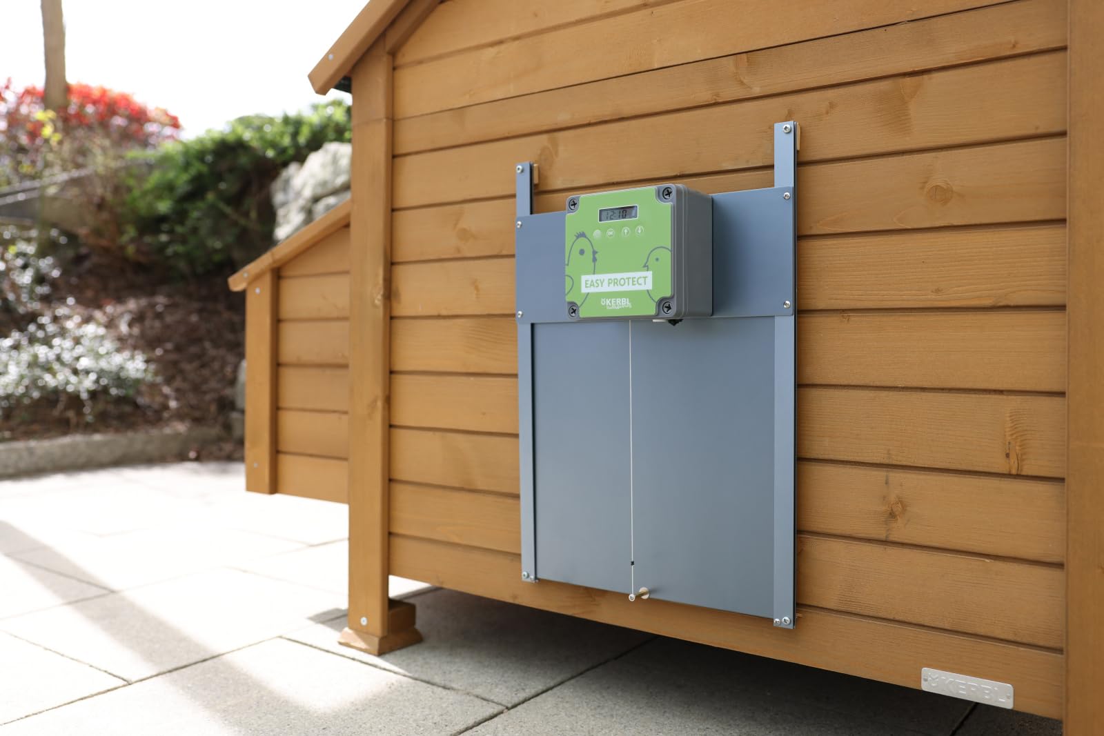 Kerbl Automatische Hühnertür Komplettset EasyProtect, mit Lichtsensor, B x H 32,5 x 58 cm, Batterie oder Netzbetrieb, 70590