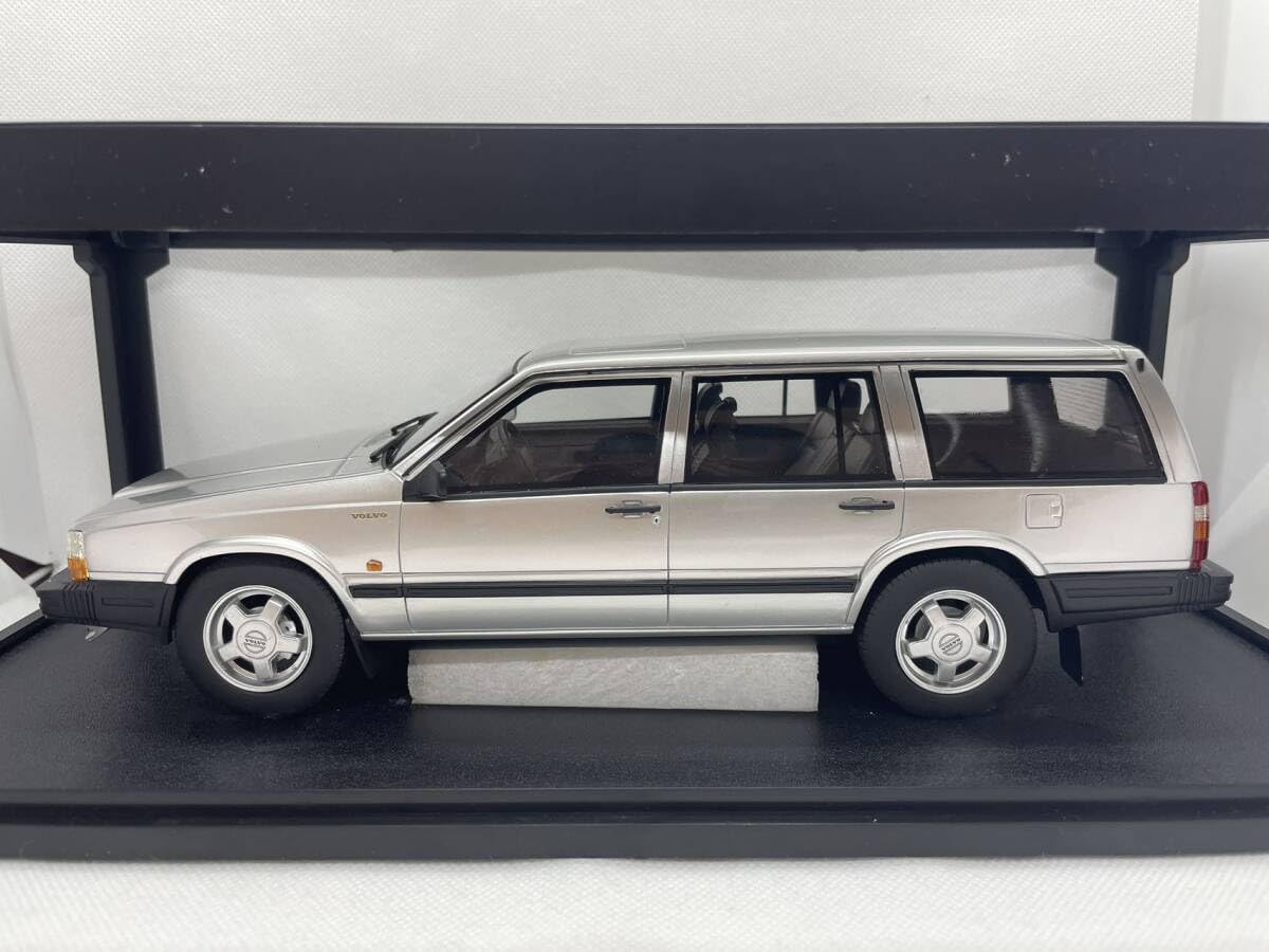 Amazon | Cult 1/18 ボルボ VOLVO 740 Turbo Estate 1988 Silver