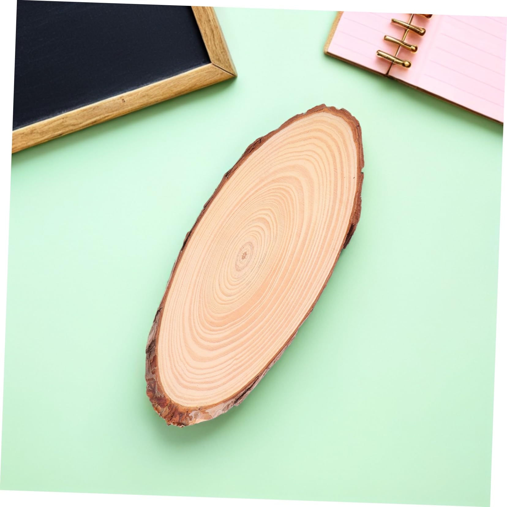 WOONEKY 4 Stücke Ovale Naturholzscheiben mit Rinde Robuste Unbehandelte Holzstücke für Brennkunst DIY Deko Rustikale Hochzeitstafeln Tischuntersetzer Kreative Bastelholzplatten