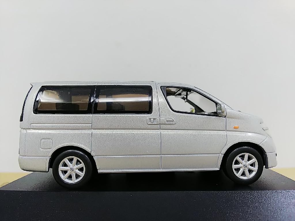 NISSAN ELGRAND 1/43 スケールモデル Nissan Elgrand Highway Star 2014 Silver Metal Kyosho 03881BS