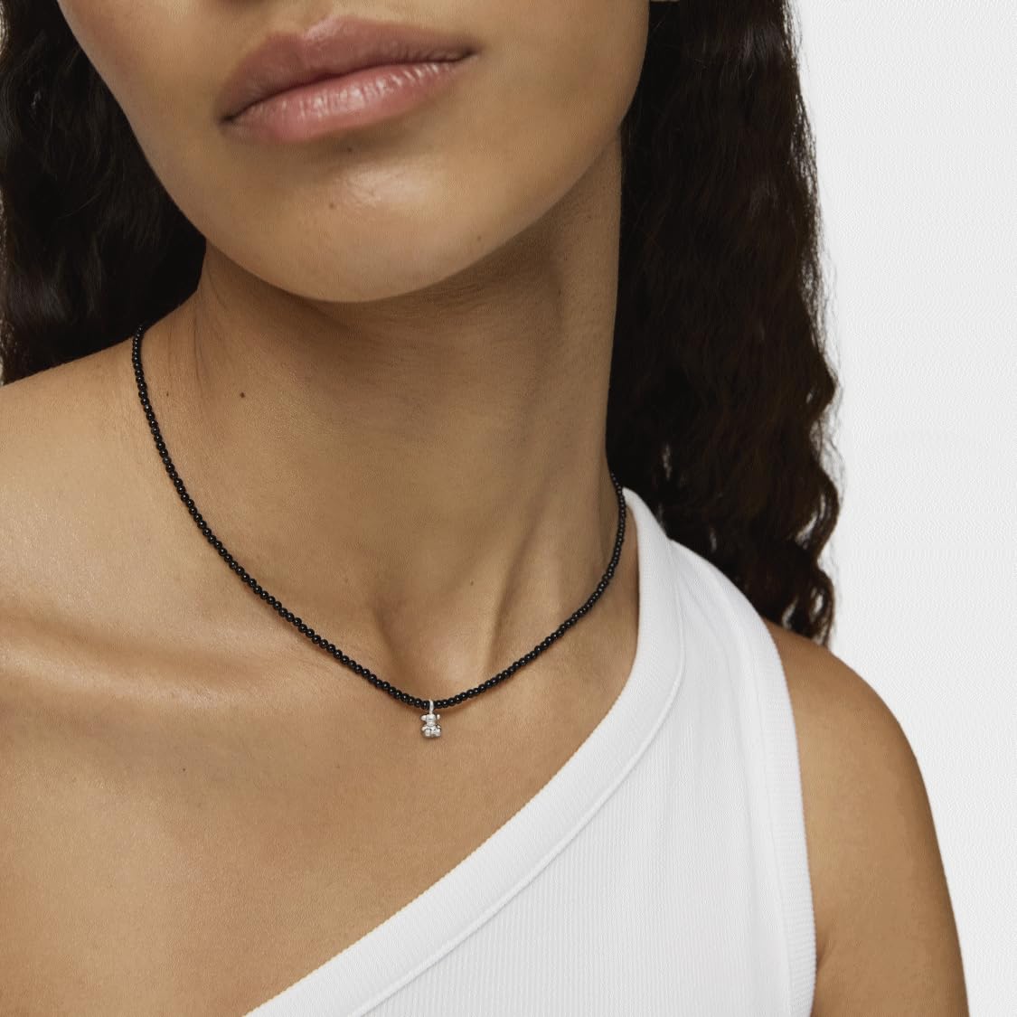 TOUS Collar de Ónix y Oso de Plata de Primera Ley para Mujer de 5.5mm, 42cm de Largo, Versatil y Combinable, Colección Bold Bear