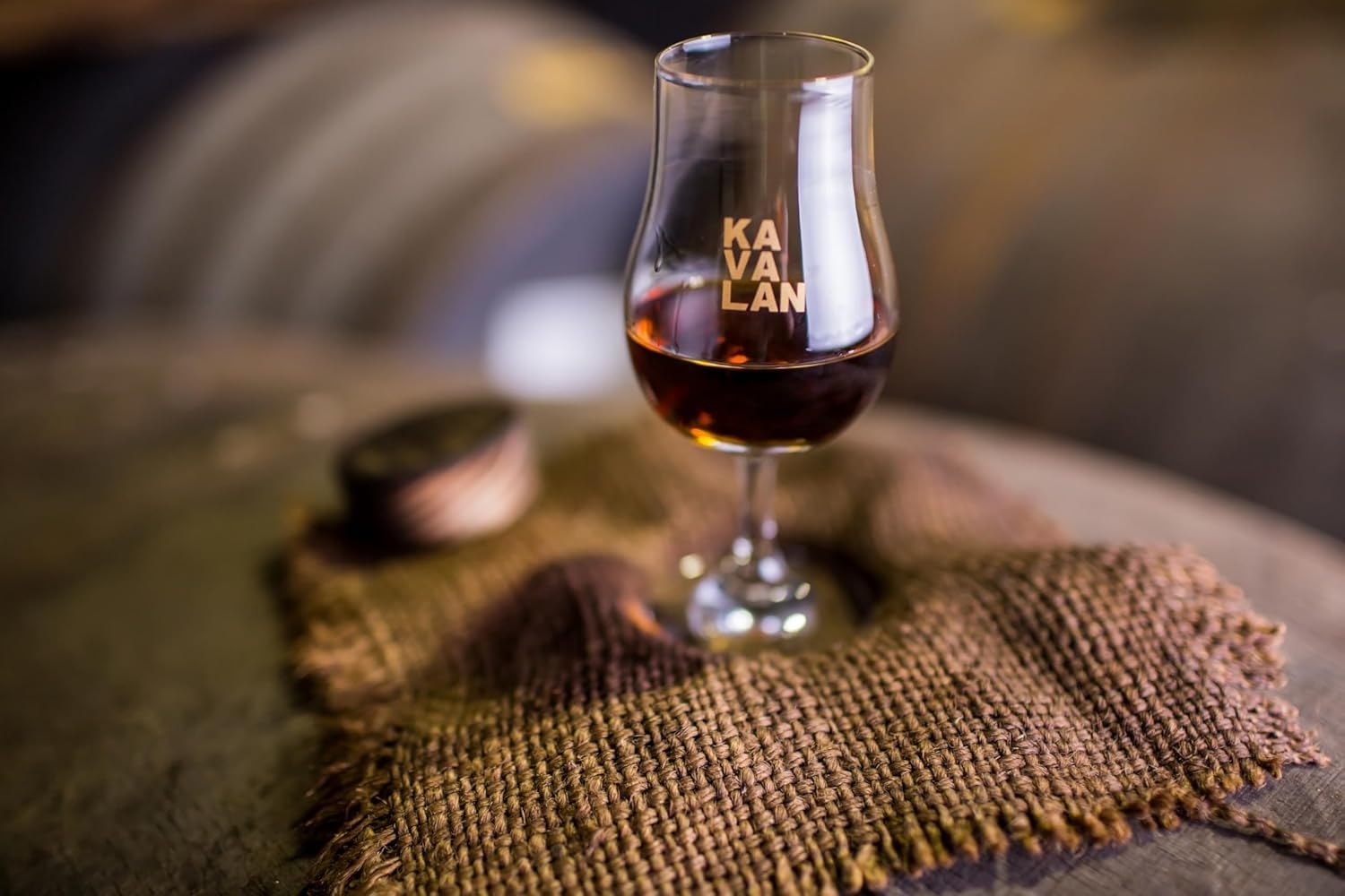 Amazon.co.jp: 【コンクール多数受賞、スピリッツ界の新勢力】カバラン