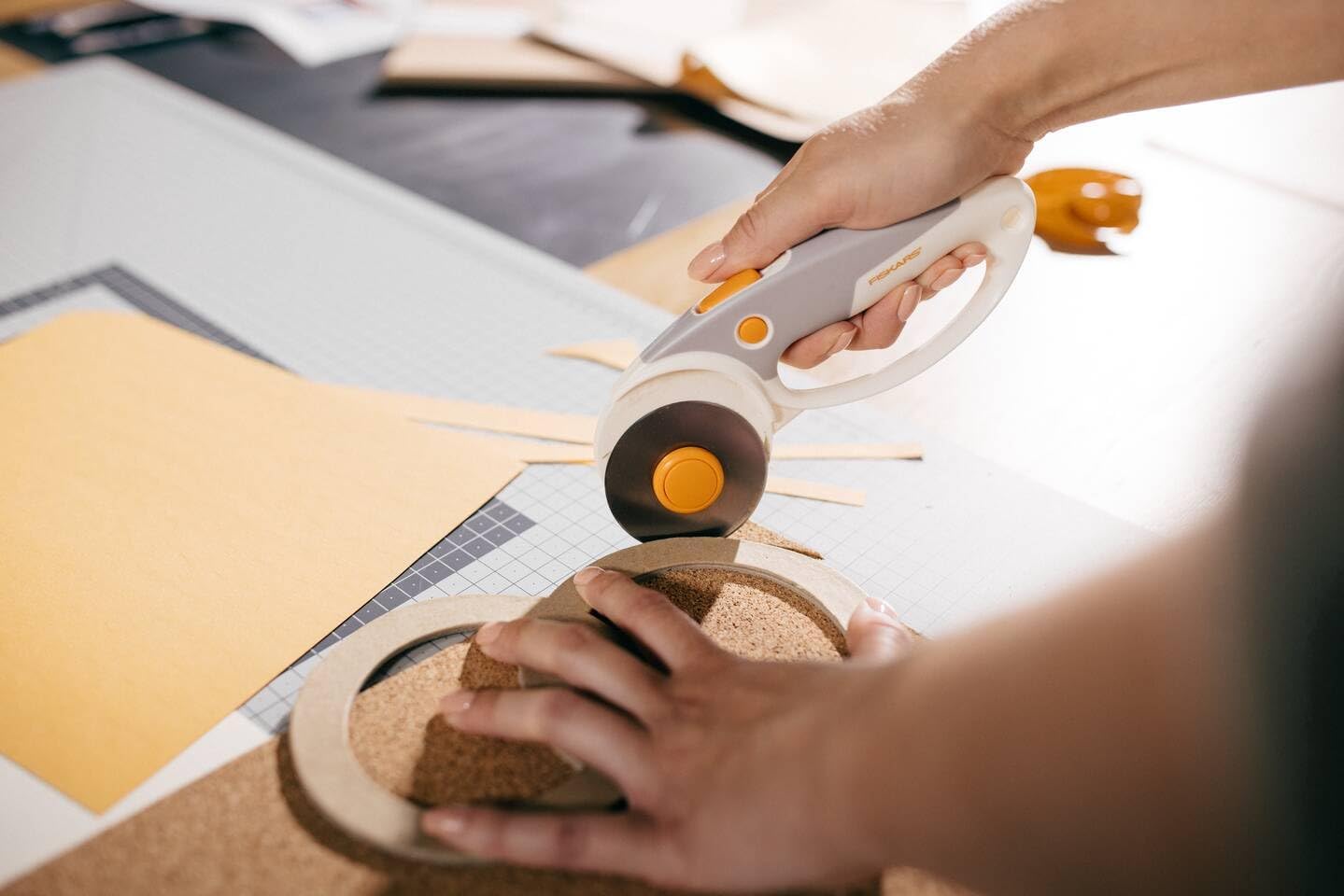 Fiskars Titanium Rotary Cutter, Rotary Cutter with Loop Handle, Right and Left Handed, Blade Diameter: 60 mm, Orange/White/Grey, 1066040