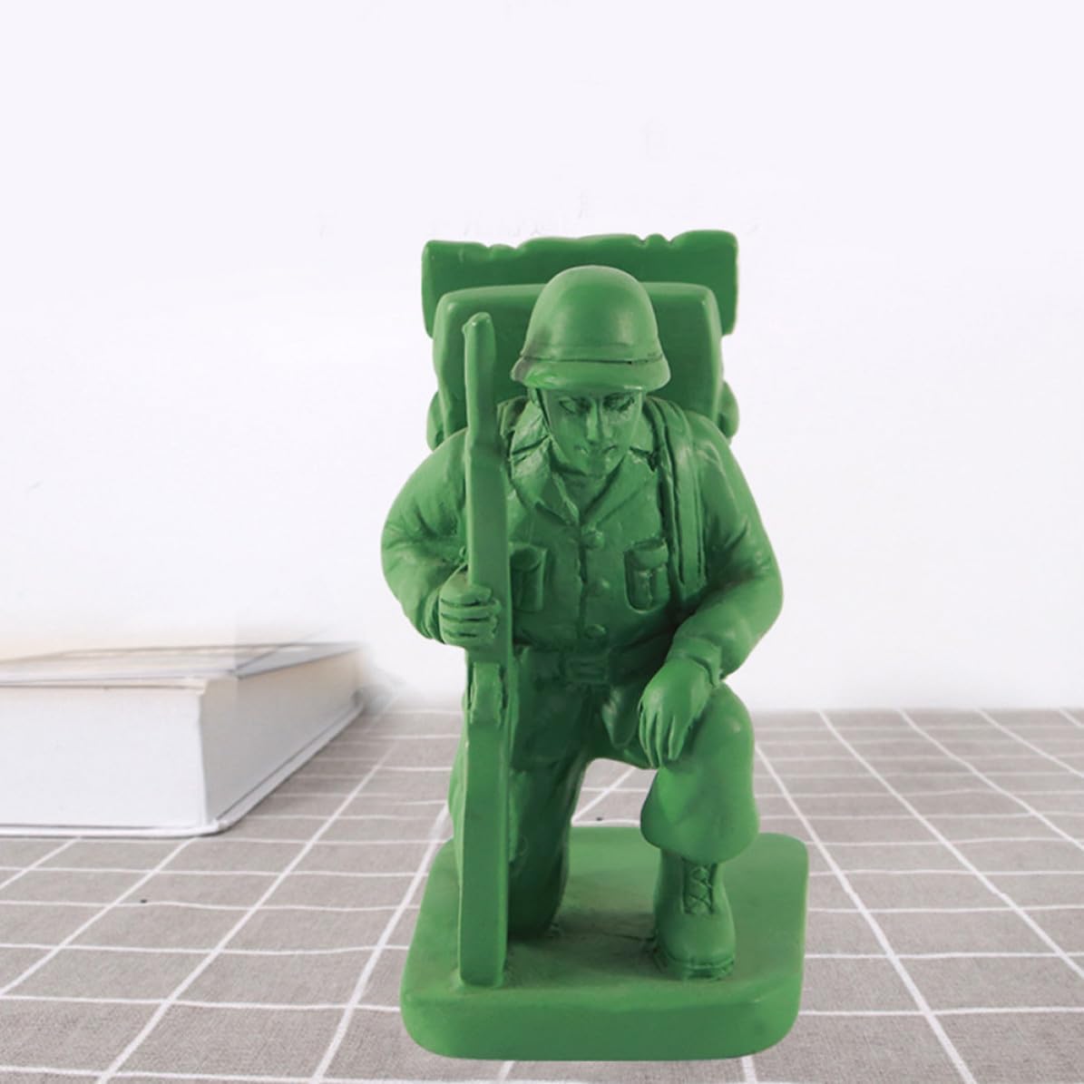 Hemoton Creative Phone Resin Glasses Stand Holder with Soldier for Desk image 3
