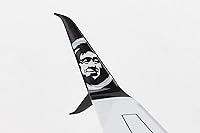 Vista 10 de Skymarks Daron Alaska 737-900ER Compromiso 1/100 con madera y engranaje SKR8287