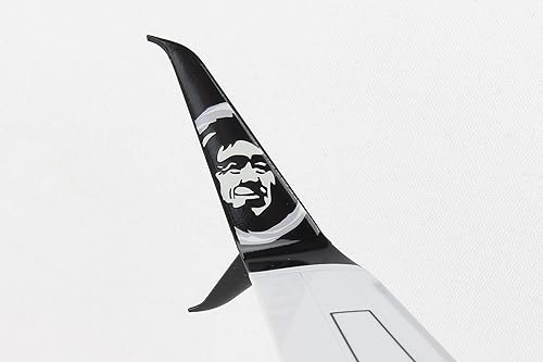 Miniatura 10 de Skymarks Daron Alaska 737-900ER Compromiso 1/100 con madera y engranaje SKR8287