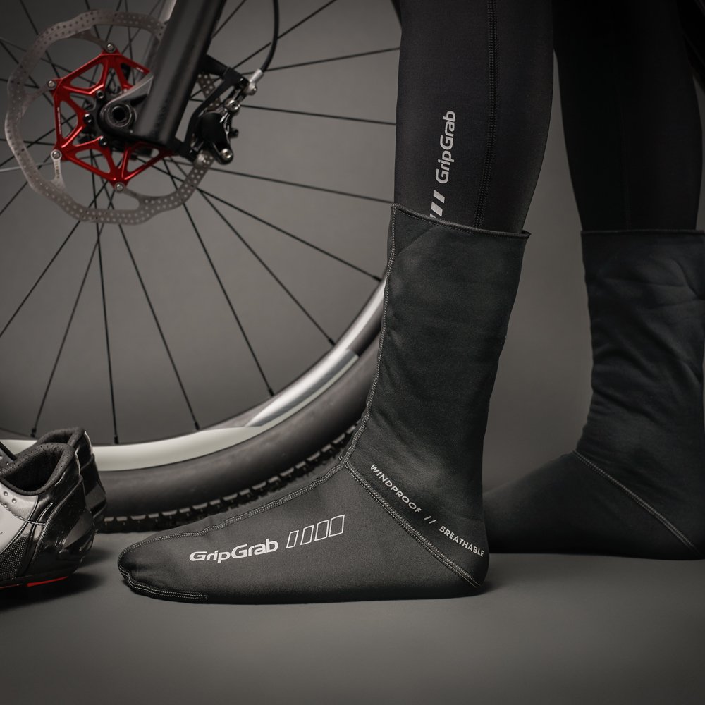GripGrab Unisex Balaclava Sturmhauben Masken, Schwarz, 57-60 EU & Unisex Cykelsokker vindtætte sokker Fahrradsocken, Schwarz, L (42/43) EU