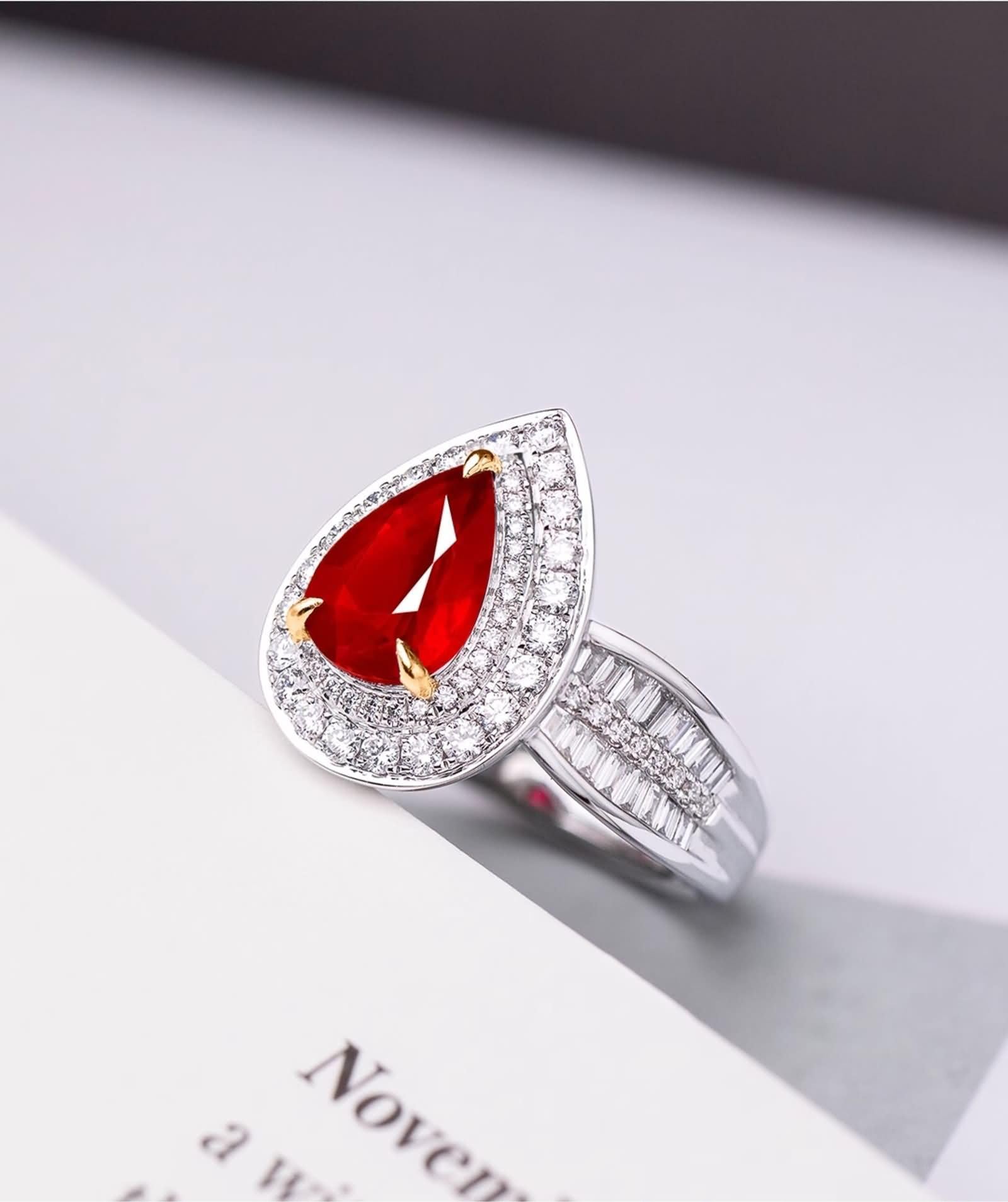 Pierścionek damski, obrączka ślubna, 3 pazury, krople wody, 2,14 ct, syntetyczny rubin, moissanit białe złoto