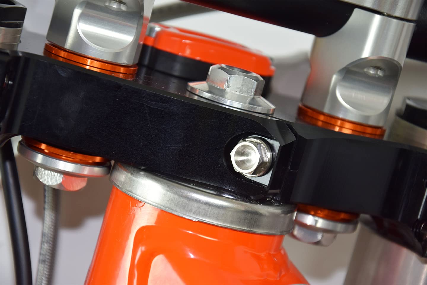 SCAR Cones Alu Douilles Pontet Té de fourche Compatible avec KTM SX SXF XC XCF 125 150 250 300 350 450 16-22 STARK Future TRIUMPH TF-X TF-RC TF-E TF-C 23-26 - Orange