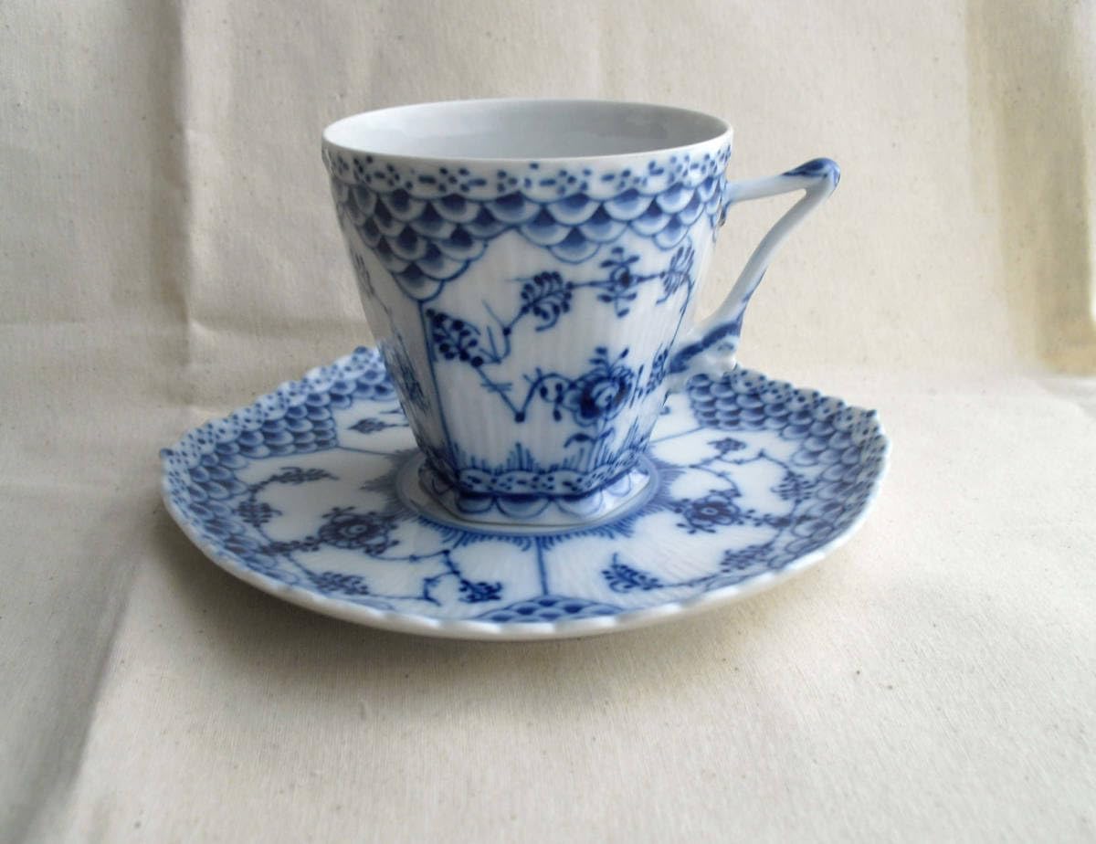 ロイヤルコペンハーゲン フルレース 顔付き コーヒーカップとソーサー ロイヤルコペンハーゲン（Royal copenhagen）ブルーフルーテッド