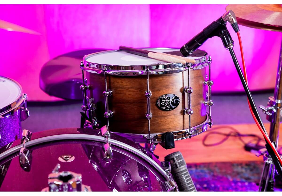 Dixon Artisan Signature Snare 14"x8" PDSAN814GBU - Bissonette Gregg "Big Bud" - Caldaia a 6 strati in noce/acero, tappeto a 42 spirali, Remo Felle, Deluxe Tube Lugs, Power Hoops
