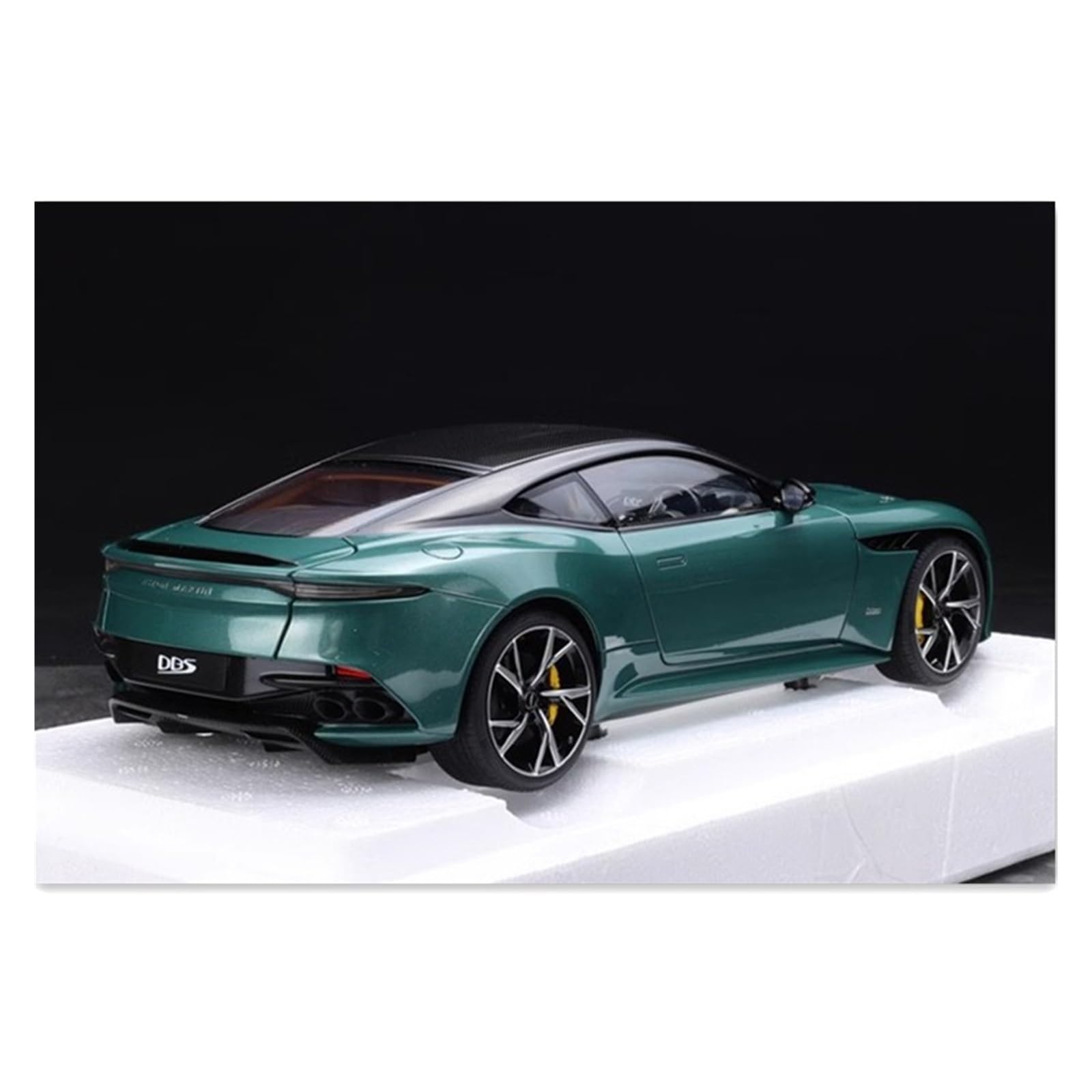 Amazon | ミニカー アストンマーティン DBS スーパーレッジェーラ 1:18