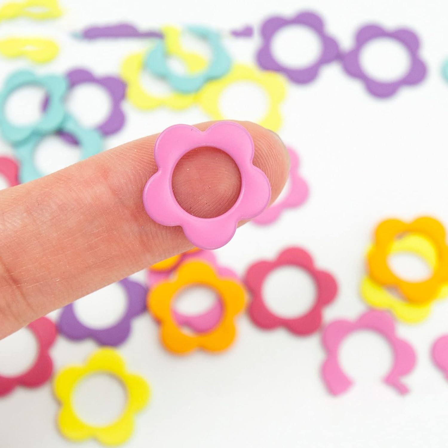Hilsayum 60PCS Multicolor Stitch Markers Flower Shape Metal Ring Stitch Stoppers Mini Crochet Locking Markers with Wooden Storage Box (Multicolor) image 4