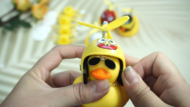 Paperella Di Gomma Per Auto Con Occhiali E Catena - Decorazione Divertente Per Cruscotto, Ufficio O Camera Bambini