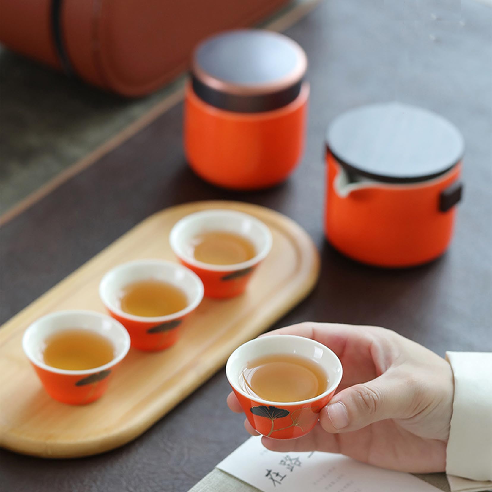 Chiński zestaw do herbaty ceramiczny czajniczek Kung Fu Gongdao kubek zaparzacz do herbaty, przenośny zestaw do herbaty w jednym 8-częściowym z brązowym skórzanym etui zestaw do herbaty prezent do