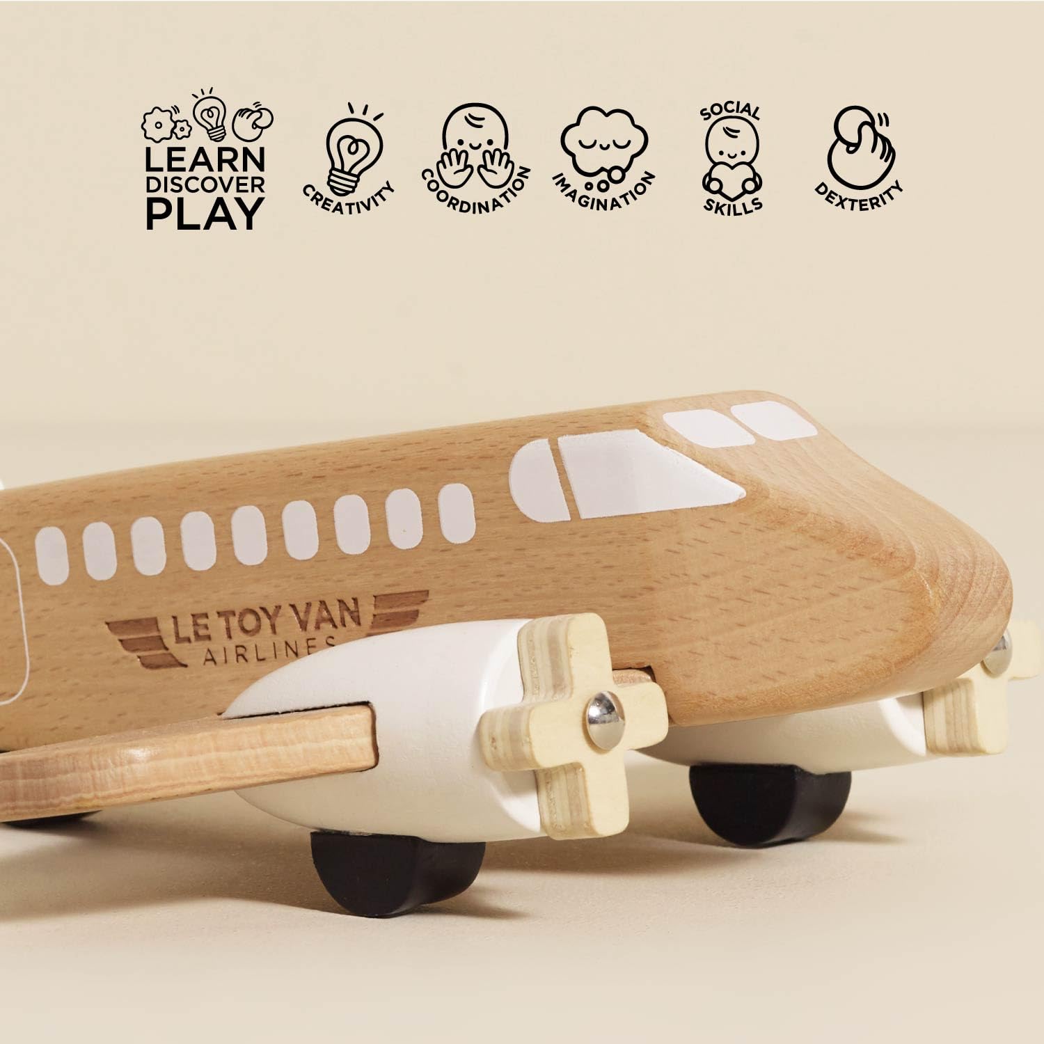 Le Toy Van Holzspielzeug Flugzeug | Zeitloses Kinderspielspielzeug mit drehenden Propellern - Geeignet ab 3 Jahren, Naturholz, Weiß