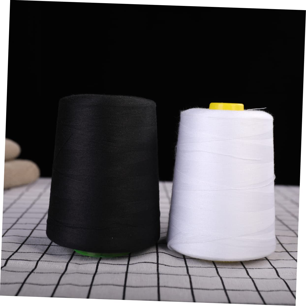 Homoyoyo 4stücke Langlebige Polyester Nähgarn Spulen Yards Für Heimwerkerinnen Und -projekte Hohe Zugfestigkeit Kein Verfärben Für Nähen Quilten Und Basteln