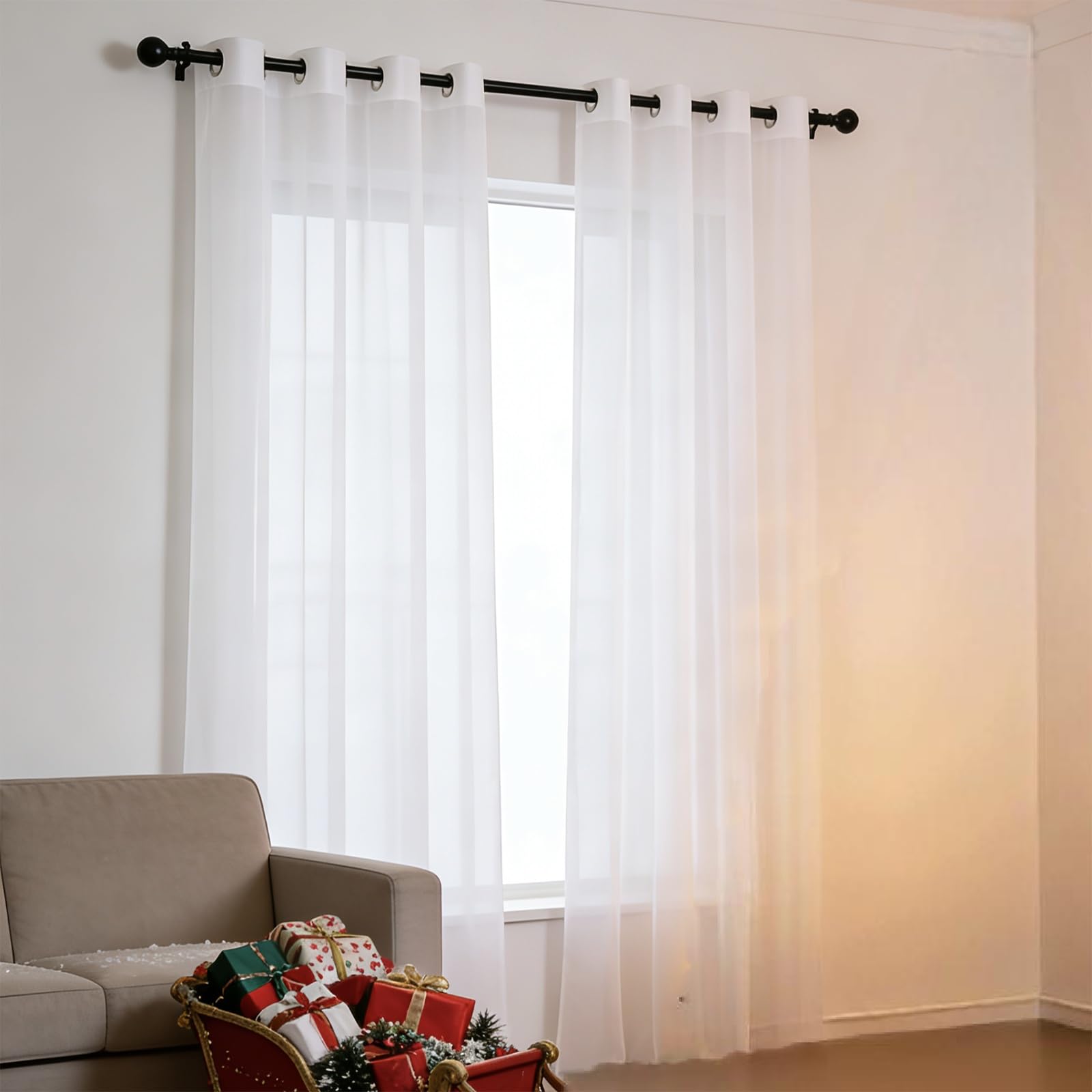 Cortinas translúcidas finas que dejan entrar la luz en el salón