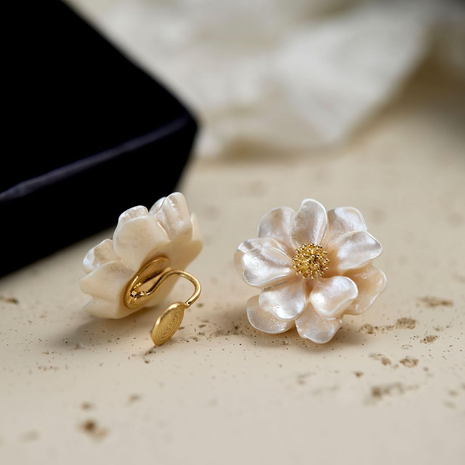Clip-On Earrings for Womem Flower Faux Pearl Non Piercing Earrings Jewelry