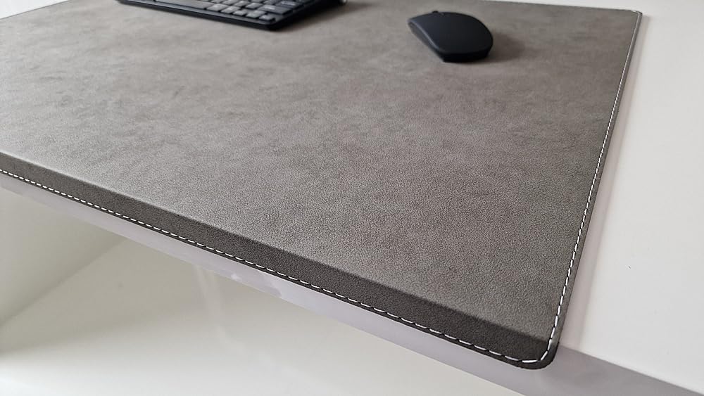 Gewinkelte Schreibtischunterlage mit Kantenschutz Nubuk Leder 60 x 38 Grau