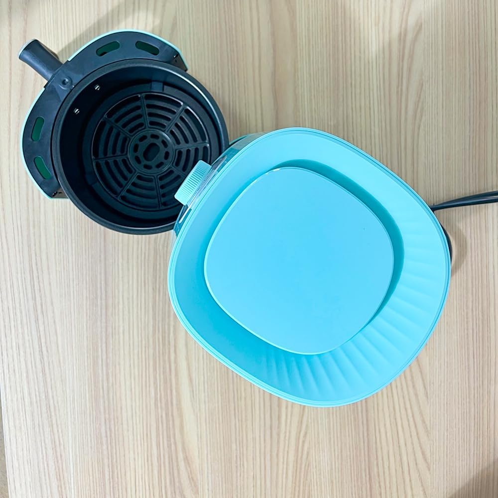 Top-down view of the DHG 1.5L 800W Compact Air Fryer with the basket removed.