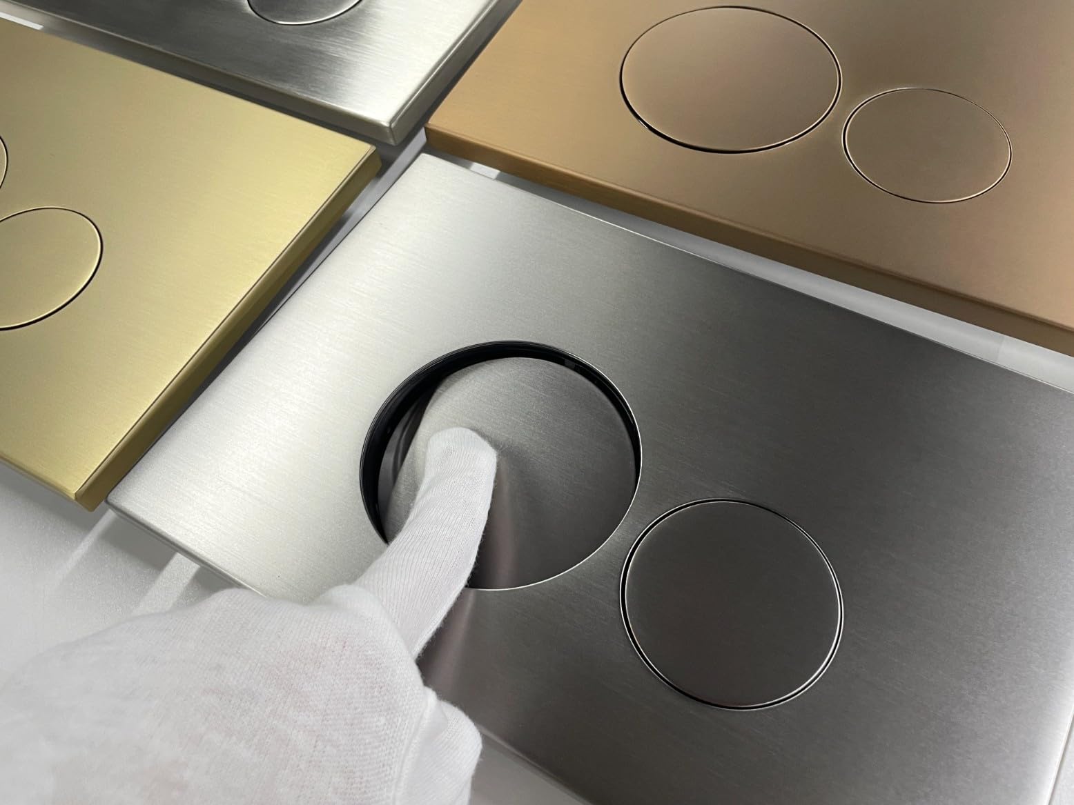 WC-Betätigungsplatte AquaUno 23,8x15,5 cm Gold gebürstet